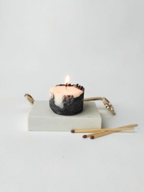 Vela pequeña de cemento y cera