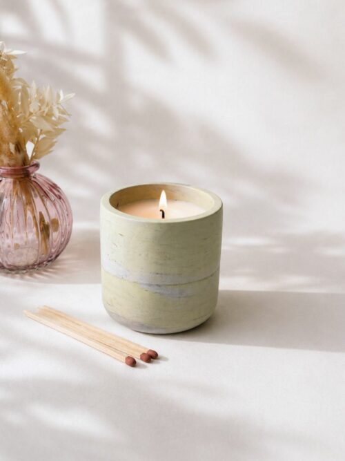 vela Abrente en tarro de cemento hecho a mano. BJ Candle Studio.